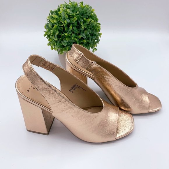 None Shoes - METALLIC GOLD BLOCK HEEL SLINGBACK HEELS - 7.5